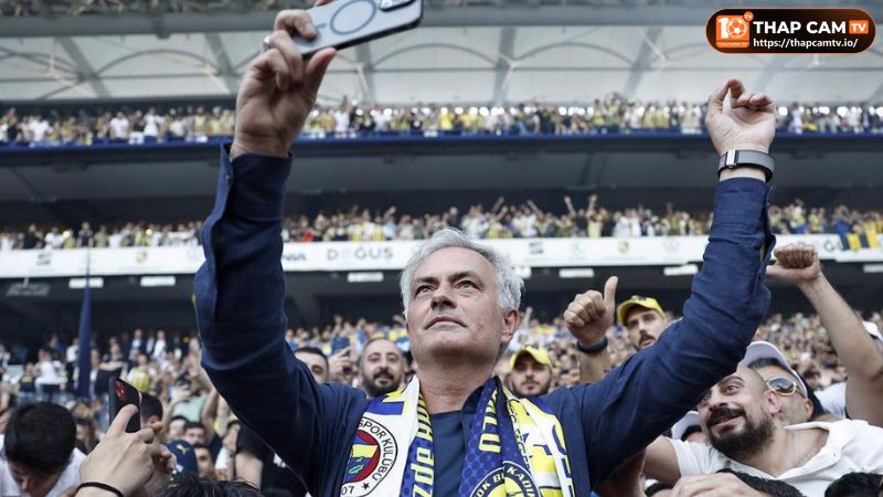 HLV Mourinho ; Fenerbahce